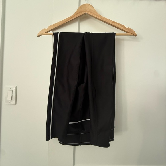 ALO Yoga Black and White Athletic Pants - Picture 6 of 8